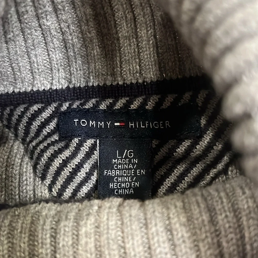 Tommy Hilfiger cotton turtleneck sweater with embroidered detail L